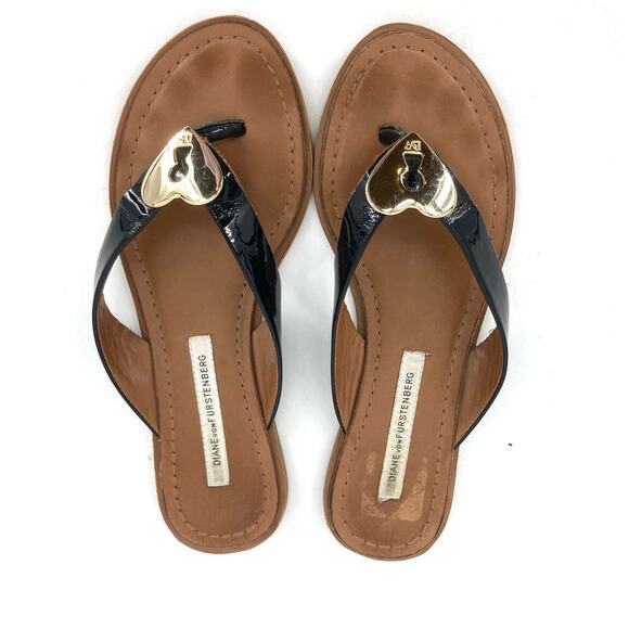 Diane Von Furstenberg: Women’s Flat Thong black leather heart sandal (US5) - Picture 2 of 7